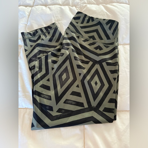 Lululemon Geometric Patterned Leggings - Picture 2 of 4
